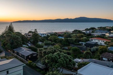 Photo of property in 19a Wharemauku Road, Raumati Beach, Paraparaumu, 5032