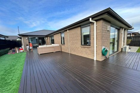 Photo of property in 8 Pakaraka Drive, Papakura, 2110