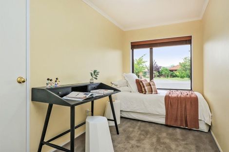Photo of property in 13 Knightsbridge Place, Taradale, Napier, 4112