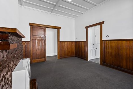 Photo of property in 25 Paynters Avenue, Strandon, New Plymouth, 4312