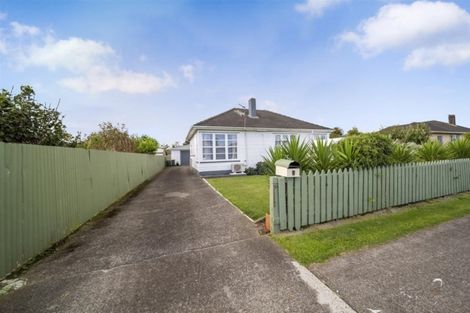 Photo of property in 2 Gladstone Street, Hawera, 4610