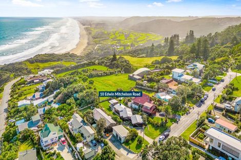 Photo of property in 10 Edwin Mitchelson Road, Muriwai, Waimauku, 0881