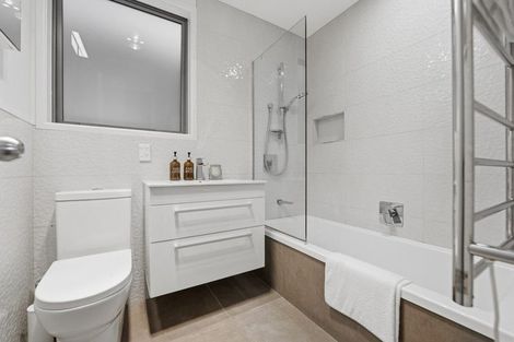 Photo of property in 11 Harwood Road, Mount Wellington, Auckland, 1060