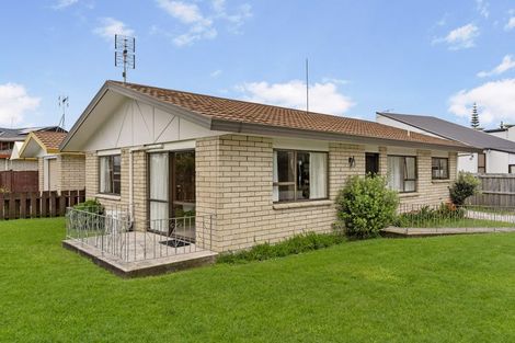 Photo of property in 3 Centreway Road, Orewa, 0931