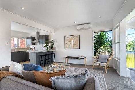 Photo of property in 2/11 Winscombe Street, Belmont, Auckland, 0622