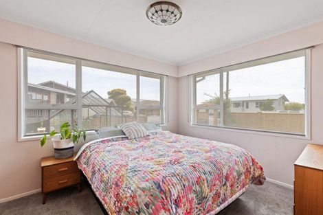 Photo of property in 17 Longview Drive, Merrilands, New Plymouth, 4312