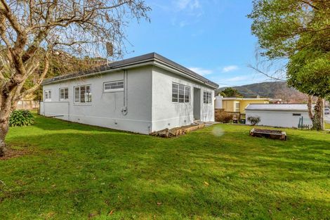 Photo of property in 48 Stokes Valley Road, Stokes Valley, Lower Hutt, 5019