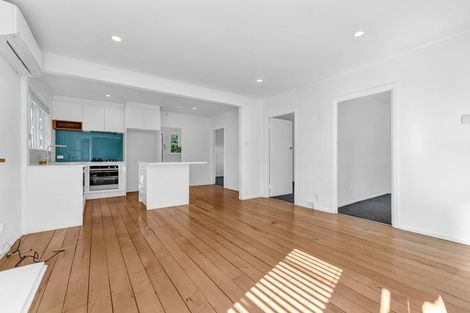 Photo of property in 210 Pilkington Road, Point England, Auckland, 1072