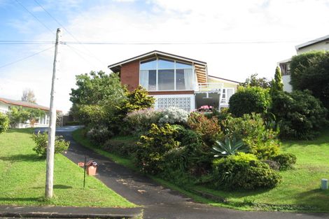 Photo of property in 15 Colmar Road, Mellons Bay, Auckland, 2014