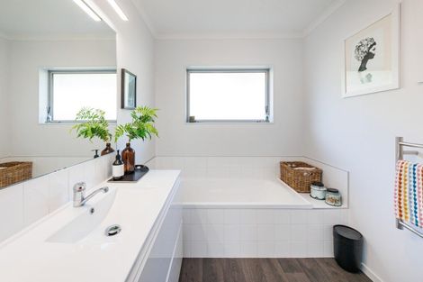 Photo of property in 103 Cashmere Drive, Fitzherbert, Palmerston North, 4410