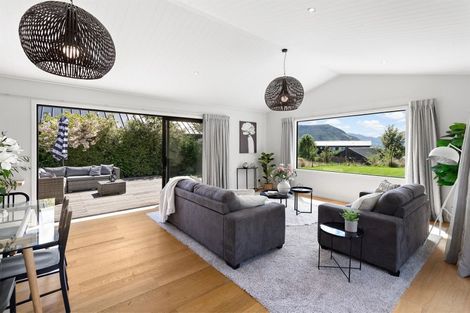 Photo of property in 13 Hovingham Court, Jacks Point, Queenstown, 9371