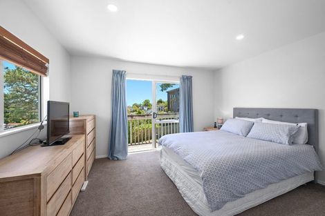 Photo of property in 17 Bushglen Court, Browns Bay, Auckland, 0630