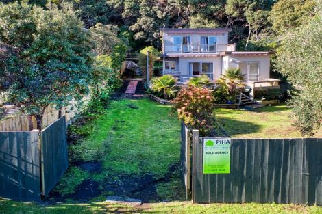 Photo of property in 79 North Piha Road, Piha, 0772