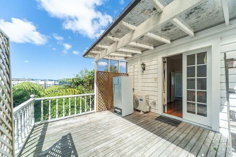 Photo of property in 80 Kelburn Parade, Kelburn, Wellington, 6012