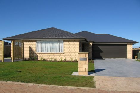 Photo of property in 4 Crabapple Close, Milson, Palmerston North, 4414