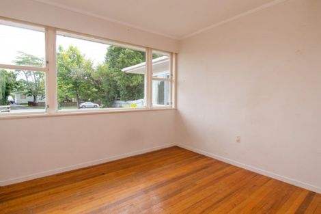 Photo of property in 27 Mokau Place, Terrace End, Palmerston North, 4410