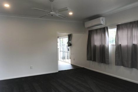 Photo of property in 2/460 East Coast Road, Windsor Park, Auckland, 0630