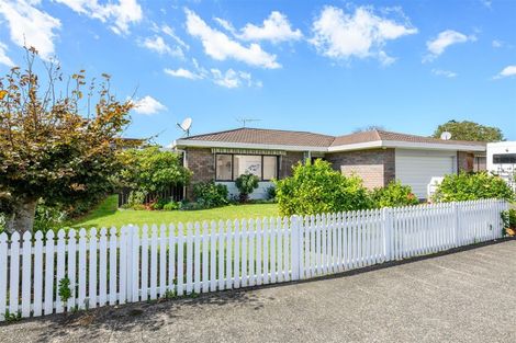Photo of property in 4/39 Swanson Road, Henderson, Auckland, 0610