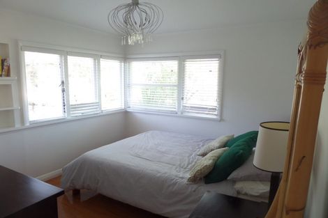 Photo of property in 27 Belle Vue Avenue, Northcote Point, Auckland, 0627