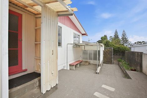 Photo of property in 14 Huatoki Street, Vogeltown, New Plymouth, 4310