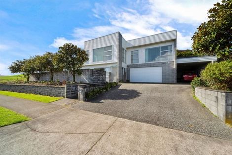 Photo of property in 16 Links Drive, Waiwhakaiho, New Plymouth, 4312