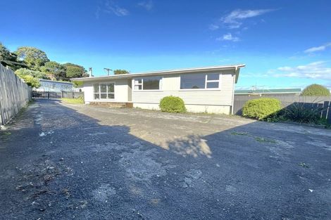 Photo of property in 22 Simons Street, Moturoa, New Plymouth, 4310