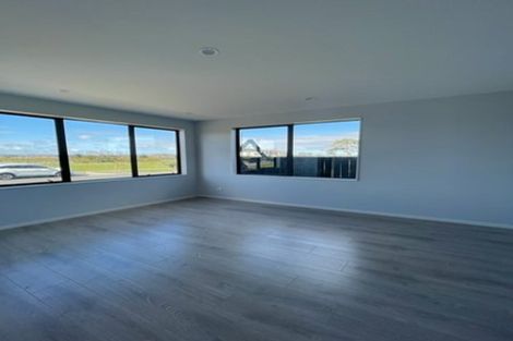 Photo of property in 4 Pineview Drive, Rosehill, Papakura, 2113