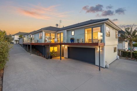 Photo of property in 1/66 Browns Bay Road, Rothesay Bay, Auckland, 0630