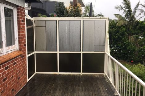 Photo of property in 2/17 Scarboro Terrace, Murrays Bay, Auckland, 0630