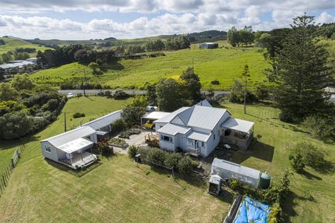 Photo of property in 46 Whakapirau Road, Maungaturoto, 0583