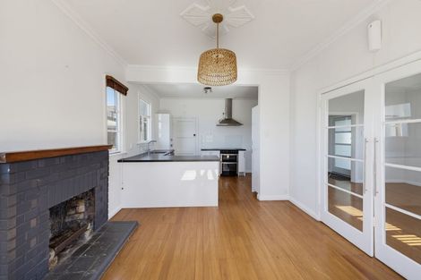 Photo of property in 403 Carrington Street, Upper Vogeltown, New Plymouth, 4310
