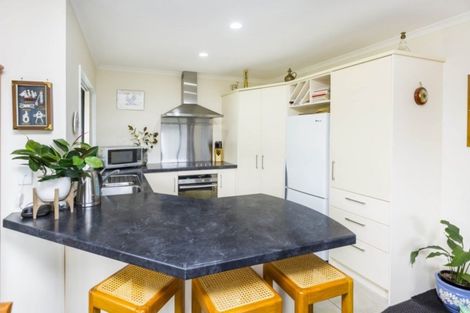 Photo of property in 40 King Charles Drive, Kingsley Heights, Upper Hutt, 5018