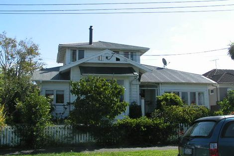 Photo of property in 1/25 Seaview Avenue, Northcote, Auckland, 0627