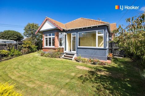 Photo of property in 85 Hargest Crescent, Saint Clair, Dunedin, 9012