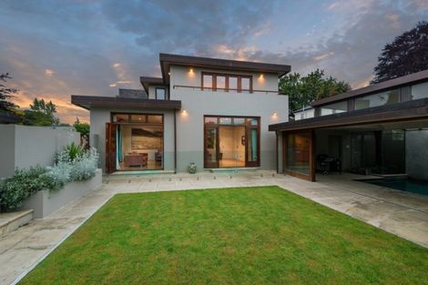 Photo of property in 118 Straven Road, Fendalton, Christchurch, 8014