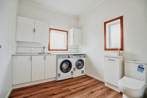 Photo of property in 18 Johnson Street, Milton, 9220