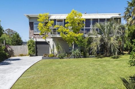 Photo of property in 8 Towra Place, Botany Downs, Auckland, 2010