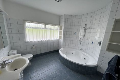 Photo of property in 40 Waimumu Road, Massey, Auckland, 0614