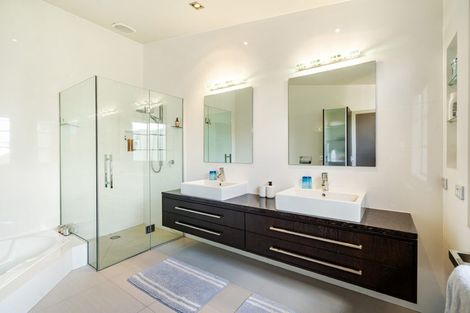 Photo of property in 1/2 Clifton Road, Hauraki, Auckland, 0622