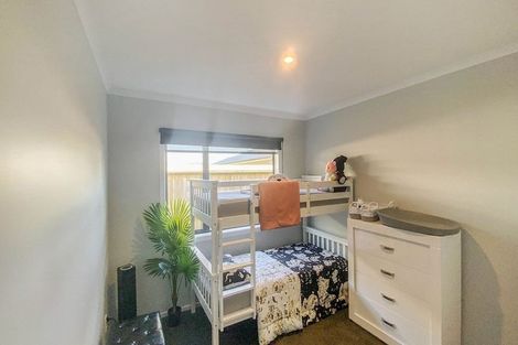 Photo of property in 5 Peter Tapp Way, Wainuiomata, Lower Hutt, 5014