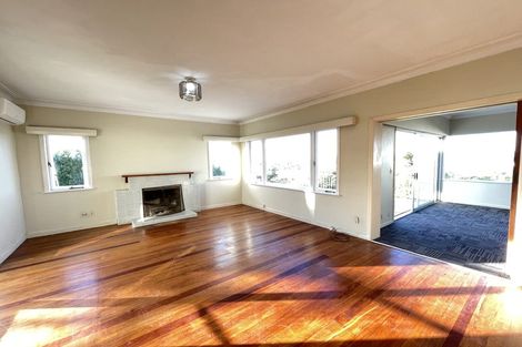 Photo of property in 89 Forrest Hill Road, Milford, Auckland, 0620