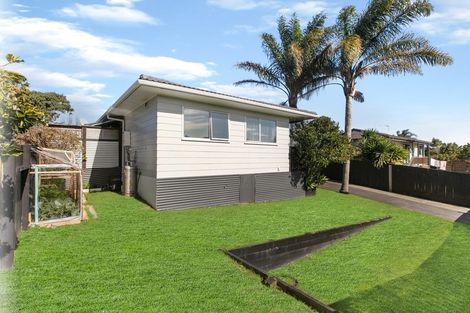 Photo of property in 4 Katrina Place, Massey, Auckland, 0614