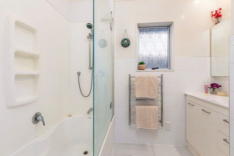 Photo of property in 81a William Bayes Place, Red Beach, 0932