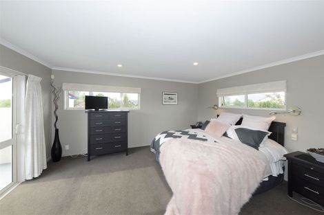 Photo of property in 11 Chateau Drive, Burnside, Christchurch, 8053