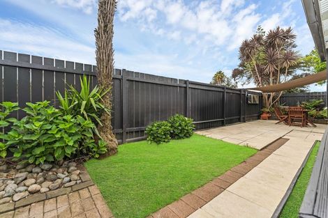 Photo of property in 9 Le Havre Place, Takanini, 2112