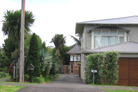 Photo of property in 9 Otakau Road, Milford, Auckland, 0620