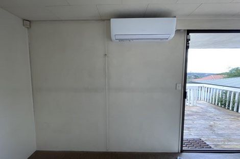 Photo of property in 1/144 Sunset Road, Unsworth Heights, Auckland, 0632