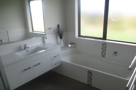 Photo of property in 39 Edgeview Crescent, Fitzroy, Hamilton, 3206