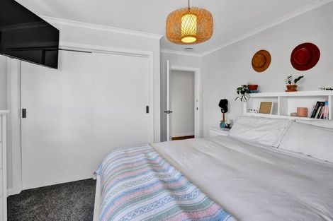 Photo of property in 15 Bone Crescent, Hawera, 4610