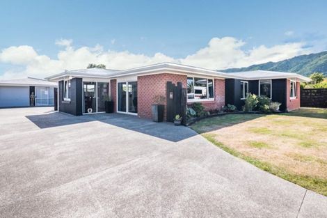 Photo of property in 53 Rimu Street, Waikanae, 5036